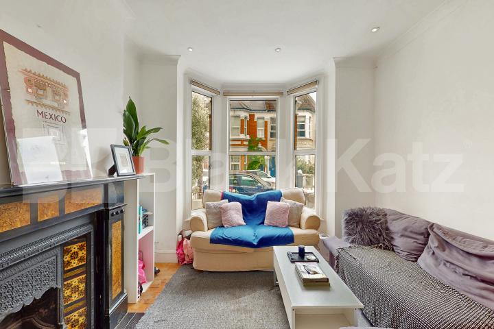 Spacious garden flat on bordering Clapham and Brixton. Ashmere Grove, Clapham / Brixton